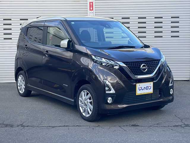 日産 デイズ HWS X プロパイロットED 道央・札幌 2019(令1)年 8万km フローズンバニラパール/アッシュブラウンM (株)IDOMが運営する【じしゃロン札幌店】の自社ローン専用車両になりますこちらは現金またはオートローンご利用価格です。自社ローンご希望の方は別途その旨お申し付けください。/・4WD/・インテリジェント エマージェンシーブレーキ:/・インテリジェントFCW（前方衝突予測警報）/・インテリジェントLI（車線逸脱防止支援システム/・インテリジェントDA（ふらつき警報）/・純正ナビ  フルセグTV/BT/AM/FM/AUX/・全周囲カメラ/バックカメラ /・プロパイロット/・コーナーセンサー/・シートヒーター/・オートホールド/・ドライブレコーダー/・純正LEDライト/オートライト/・アイドリングストップ/・ETC