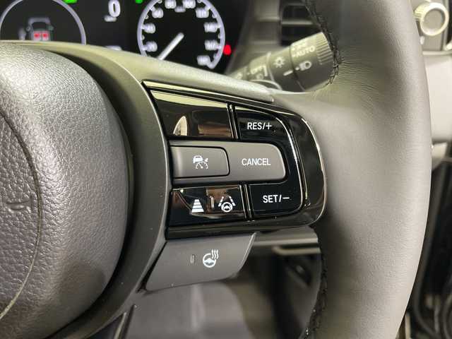 ホンダ ヴェゼル ハイブリッド e:HEV Z 愛媛県 2025(令7)年 0.1千km クリスタルブラックパール Honda CONNECTディスプレー/ETC2.0車載器/ワイヤレス充電器/衝突軽減ブレーキ/レーンキープアシスト/レーダークルーズコントロール/ＤＮ席シートヒーター/ステアリングヒーター/オートマチックハイビーム/パワーバックドア/ヒルディセントコントロール/本革巻きステアリング