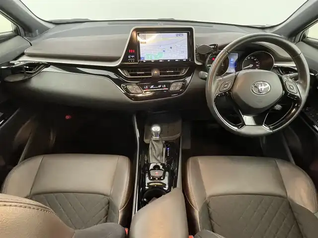 トヨタ Ｃ－ＨＲ G 福岡県 2018(平30)年 5.1万km ホワイトパールクリスタルシャイン 純正９型ナビ（ＢＴ，フルセグＴＶ）　/バックカメラ　/ビルトインＥＴＣ　/前後ドラレコ　/レーダークルコン　/コーナーセンサー　/衝突軽減ブレーキ　/レーンキープ　/ＢＳＭ　/ハーフレザー　/シートヒーター　/ＬＥＤライト