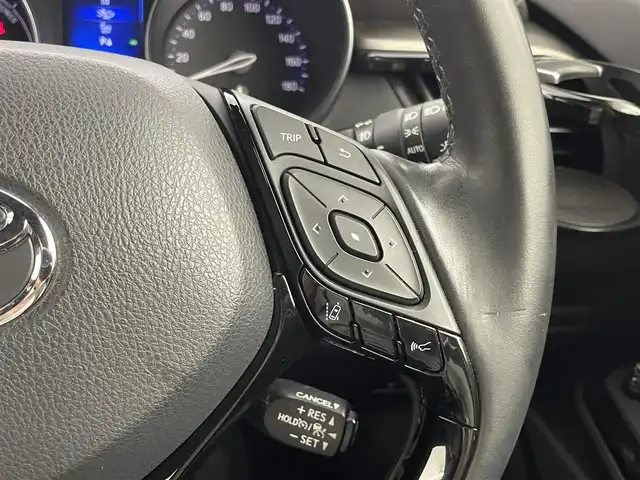 トヨタ Ｃ－ＨＲ G 福岡県 2018(平30)年 5.1万km ホワイトパールクリスタルシャイン 純正９型ナビ（ＢＴ，フルセグＴＶ）　/バックカメラ　/ビルトインＥＴＣ　/前後ドラレコ　/レーダークルコン　/コーナーセンサー　/衝突軽減ブレーキ　/レーンキープ　/ＢＳＭ　/ハーフレザー　/シートヒーター　/ＬＥＤライト
