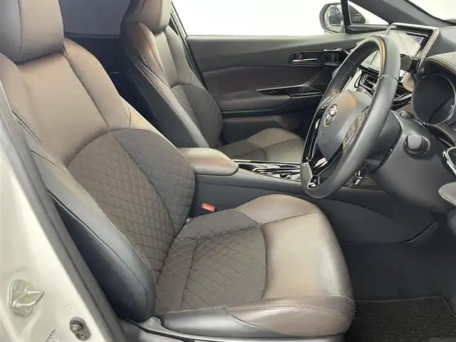 トヨタ Ｃ－ＨＲ G 福岡県 2018(平30)年 5.1万km ホワイトパールクリスタルシャイン 純正９型ナビ（ＢＴ，フルセグＴＶ）　/バックカメラ　/ビルトインＥＴＣ　/前後ドラレコ　/レーダークルコン　/コーナーセンサー　/衝突軽減ブレーキ　/レーンキープ　/ＢＳＭ　/ハーフレザー　/シートヒーター　/ＬＥＤライト