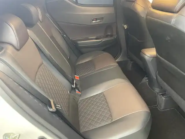 トヨタ Ｃ－ＨＲ G 福岡県 2018(平30)年 5.1万km ホワイトパールクリスタルシャイン 純正９型ナビ（ＢＴ，フルセグＴＶ）　/バックカメラ　/ビルトインＥＴＣ　/前後ドラレコ　/レーダークルコン　/コーナーセンサー　/衝突軽減ブレーキ　/レーンキープ　/ＢＳＭ　/ハーフレザー　/シートヒーター　/ＬＥＤライト