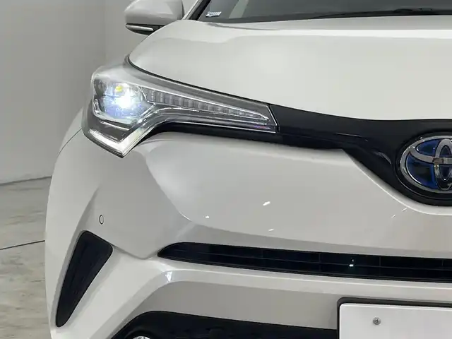 トヨタ Ｃ－ＨＲ G 福岡県 2018(平30)年 5.1万km ホワイトパールクリスタルシャイン 純正９型ナビ（ＢＴ，フルセグＴＶ）　/バックカメラ　/ビルトインＥＴＣ　/前後ドラレコ　/レーダークルコン　/コーナーセンサー　/衝突軽減ブレーキ　/レーンキープ　/ＢＳＭ　/ハーフレザー　/シートヒーター　/ＬＥＤライト