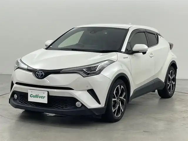 トヨタ Ｃ－ＨＲ G 福岡県 2018(平30)年 5.1万km ホワイトパールクリスタルシャイン 純正９型ナビ（ＢＴ，フルセグＴＶ）　/バックカメラ　/ビルトインＥＴＣ　/前後ドラレコ　/レーダークルコン　/コーナーセンサー　/衝突軽減ブレーキ　/レーンキープ　/ＢＳＭ　/ハーフレザー　/シートヒーター　/ＬＥＤライト