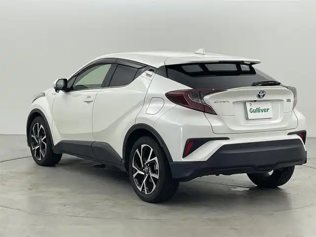トヨタ Ｃ－ＨＲ G 福岡県 2018(平30)年 5.1万km ホワイトパールクリスタルシャイン 純正９型ナビ（ＢＴ，フルセグＴＶ）　/バックカメラ　/ビルトインＥＴＣ　/前後ドラレコ　/レーダークルコン　/コーナーセンサー　/衝突軽減ブレーキ　/レーンキープ　/ＢＳＭ　/ハーフレザー　/シートヒーター　/ＬＥＤライト
