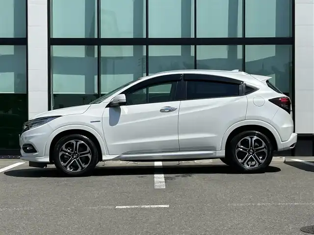 ホンダ ヴェゼル ハイブリッド Z ホンダセンシング 和歌山県 2018(平30)年 3.1万km プラチナホワイトパール 純正8インチナビ（VXM-187VFEi)/バックカメラ/フルセグTV/BT/USB/衝突軽減ブレーキ/レーンキープアシスト/レーダークルーズコントロール/オートライト/ルームミラー型ドラレコ/ビルトインETC/パドルシフト/ルーフレール/ステアリングリモコン/LEDヘッドライト/フォグランプ/ドアバイザー