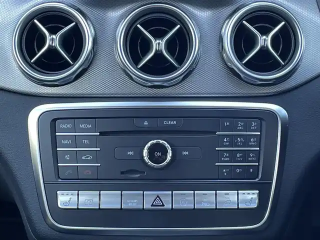 メルセデス・ベンツ ＧＬＡ２２０ 4マチック 岡山県 2018(平30)年 5.9万km コスモスブラック 4WD/純正ナビ/(CD/DVD/Bluetooth/TV)/シートヒーター/バックカメラ/ドライブレコーダー/レザーシート/シートヒーター/ルーフレール/Rクルーズコントロール/純正アルミホイール/純正フロアマット/スマートキー/ドアバイザー/ウィンカーミラー/オートライト/フォグライト/保証書/スペアキー