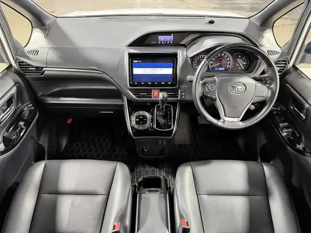 トヨタ エスクァイア Gi 大阪府 2019(令1)年 2.9万km ホワイトパールクリスタルシャイン 黒革シート 純正9incナビTV バックカメラ 純正12.1incフリップダウンモニター シートヒーター クルーズコントロール 衝突軽減B レーンアシスト オートハイビーム 両側パワースライドドア 前後ドライブレコーダー