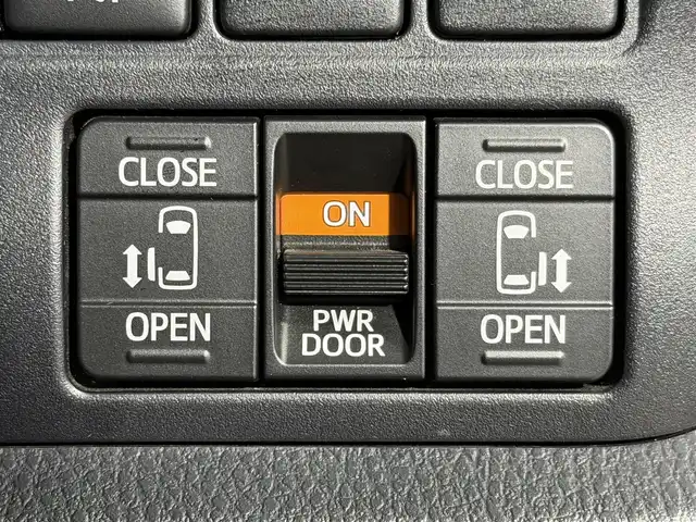 トヨタ エスクァイア Gi 大阪府 2019(令1)年 2.9万km ホワイトパールクリスタルシャイン 黒革シート 純正9incナビTV バックカメラ 純正12.1incフリップダウンモニター シートヒーター クルーズコントロール 衝突軽減B レーンアシスト オートハイビーム 両側パワースライドドア 前後ドライブレコーダー