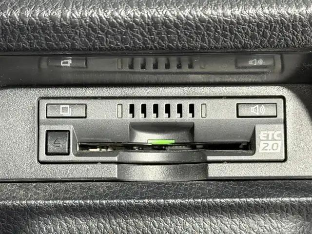 トヨタ エスクァイア Gi 大阪府 2019(令1)年 2.9万km ホワイトパールクリスタルシャイン 黒革シート 純正9incナビTV バックカメラ 純正12.1incフリップダウンモニター シートヒーター クルーズコントロール 衝突軽減B レーンアシスト オートハイビーム 両側パワースライドドア 前後ドライブレコーダー