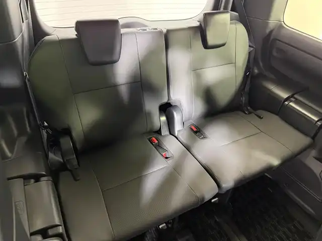 トヨタ エスクァイア Gi 大阪府 2019(令1)年 2.9万km ホワイトパールクリスタルシャイン 黒革シート 純正9incナビTV バックカメラ 純正12.1incフリップダウンモニター シートヒーター クルーズコントロール 衝突軽減B レーンアシスト オートハイビーム 両側パワースライドドア 前後ドライブレコーダー