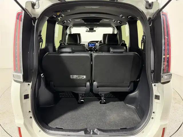 トヨタ エスクァイア Gi 大阪府 2019(令1)年 2.9万km ホワイトパールクリスタルシャイン 黒革シート 純正9incナビTV バックカメラ 純正12.1incフリップダウンモニター シートヒーター クルーズコントロール 衝突軽減B レーンアシスト オートハイビーム 両側パワースライドドア 前後ドライブレコーダー