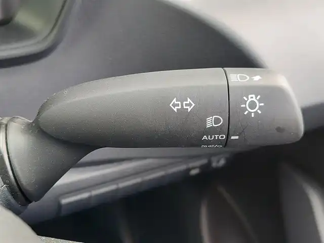 トヨタ カローラ X 東京都 2025(令7)年 0.3万km スーパーホワイトⅡ セーフティセンス/プリクラッシュセーフティ/レーントレーシングアシスト/オートハイビーム/クリアランスソナー/ブラインドスポットモニター/純正ディスプレイオーディオ/・エントリーナビキット/バックカメラ/レーダークルーズコントロール/横滑り防止装置/保証書・取説・スペアキー