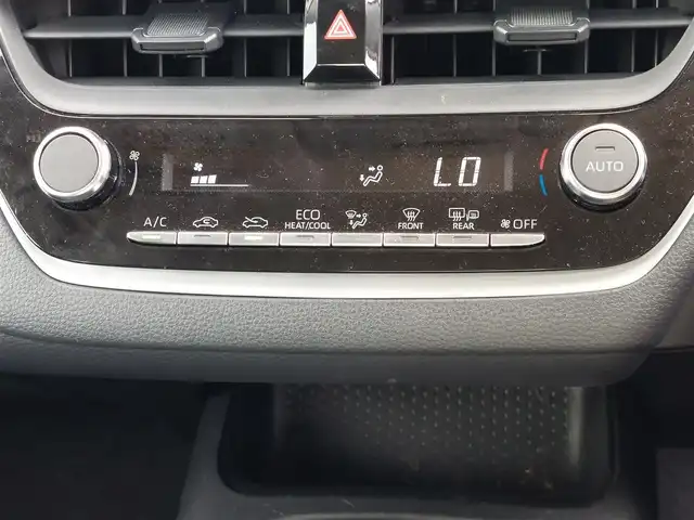 トヨタ カローラ X 東京都 2025(令7)年 0.3万km スーパーホワイトⅡ セーフティセンス/プリクラッシュセーフティ/レーントレーシングアシスト/オートハイビーム/クリアランスソナー/ブラインドスポットモニター/純正ディスプレイオーディオ/・エントリーナビキット/バックカメラ/レーダークルーズコントロール/横滑り防止装置/保証書・取説・スペアキー