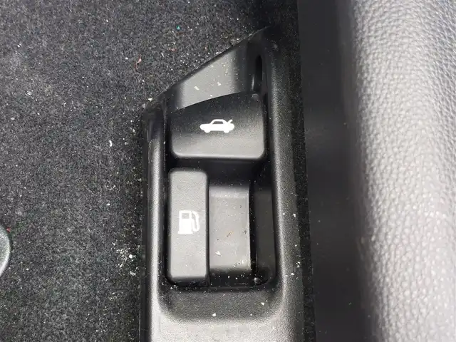 トヨタ カローラ X 東京都 2025(令7)年 0.3万km スーパーホワイトⅡ セーフティセンス/プリクラッシュセーフティ/レーントレーシングアシスト/オートハイビーム/クリアランスソナー/ブラインドスポットモニター/純正ディスプレイオーディオ/・エントリーナビキット/バックカメラ/レーダークルーズコントロール/横滑り防止装置/保証書・取説・スペアキー