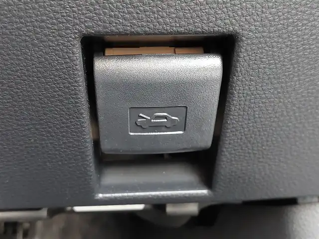 トヨタ カローラ X 東京都 2025(令7)年 0.3万km スーパーホワイトⅡ セーフティセンス/プリクラッシュセーフティ/レーントレーシングアシスト/オートハイビーム/クリアランスソナー/ブラインドスポットモニター/純正ディスプレイオーディオ/・エントリーナビキット/バックカメラ/レーダークルーズコントロール/横滑り防止装置/保証書・取説・スペアキー