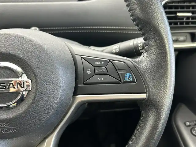 日産 セレナ ハイウェイスター Vセレクション 福井県 2017(平29)年 6.2万km ブリリアントホワイトパール 2トーン 日産純正ＳＤナビ　型式：ＭＭ５１７Ｄ－Ｌ/（ＦＭ／ＡＭ／ＢＴ／ＣＤ／ＤＶＤ／ＳＤ／ＴＶ／Ｉｐｏｄ）/純正フリップダウンモニター/両側パワースライドドア/アラウンドビューモニター/前後コーナーセンサー/デジタルインナーミラー/ハンズフリーオートスライドドア/プロパイロット/純正アルミホイール/純正フロアマット/純正LEDヘッドライト/純正フロントフォグ/衝突被害軽減ブレーキ