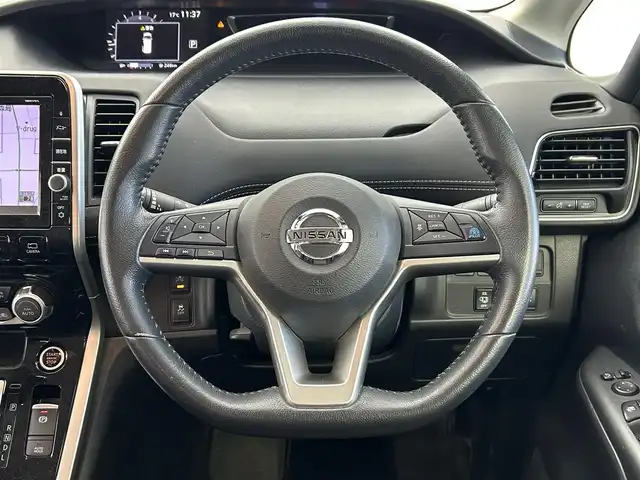 日産 セレナ ハイウェイスター Vセレクション 福井県 2017(平29)年 6.2万km ブリリアントホワイトパール 2トーン 日産純正ＳＤナビ　型式：ＭＭ５１７Ｄ－Ｌ/（ＦＭ／ＡＭ／ＢＴ／ＣＤ／ＤＶＤ／ＳＤ／ＴＶ／Ｉｐｏｄ）/純正フリップダウンモニター/両側パワースライドドア/アラウンドビューモニター/前後コーナーセンサー/デジタルインナーミラー/ハンズフリーオートスライドドア/プロパイロット/純正アルミホイール/純正フロアマット/純正LEDヘッドライト/純正フロントフォグ/衝突被害軽減ブレーキ