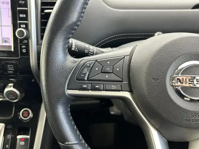 日産 セレナ ハイウェイスター Vセレクション 福井県 2017(平29)年 6.2万km ブリリアントホワイトパール 2トーン 日産純正ＳＤナビ　型式：ＭＭ５１７Ｄ－Ｌ/（ＦＭ／ＡＭ／ＢＴ／ＣＤ／ＤＶＤ／ＳＤ／ＴＶ／Ｉｐｏｄ）/純正フリップダウンモニター/両側パワースライドドア/アラウンドビューモニター/前後コーナーセンサー/デジタルインナーミラー/ハンズフリーオートスライドドア/プロパイロット/純正アルミホイール/純正フロアマット/純正LEDヘッドライト/純正フロントフォグ/衝突被害軽減ブレーキ