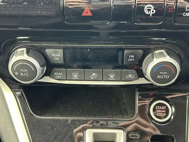 日産 セレナ ハイウェイスター Vセレクション 福井県 2017(平29)年 6.2万km ブリリアントホワイトパール 2トーン 日産純正ＳＤナビ　型式：ＭＭ５１７Ｄ－Ｌ/（ＦＭ／ＡＭ／ＢＴ／ＣＤ／ＤＶＤ／ＳＤ／ＴＶ／Ｉｐｏｄ）/純正フリップダウンモニター/両側パワースライドドア/アラウンドビューモニター/前後コーナーセンサー/デジタルインナーミラー/ハンズフリーオートスライドドア/プロパイロット/純正アルミホイール/純正フロアマット/純正LEDヘッドライト/純正フロントフォグ/衝突被害軽減ブレーキ