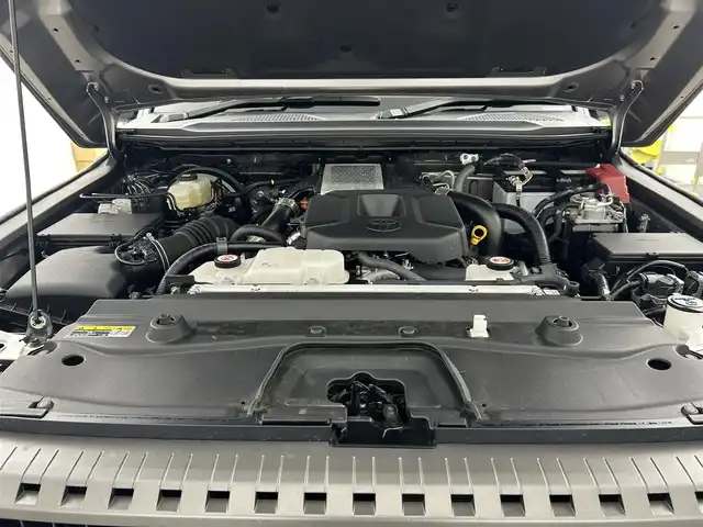 トヨタ ランドクルーザー ２５０ ZX 千葉県 2024(令6)年 0.7万km アバンギャルドブロンズメタリック 登録時走行距離：6619km/サンルーフ　/純正１２型ディスプレイオーディオplus/ＪＢＬサウンド　/マルチテレインセレクト/デジタルインナーミラー/トヨタセーフティセンス/プリクラッシュセーフティ/緊急時操舵支援（アクティブ操舵機能付）＋フロントクロストラフィックアラート［FCTA］＋レーンチェンジアシスト［LCA］/レーントレーシングアシスト［LTA］/レーンディパーチャーアラート［LDA］/レーダークルーズコントロール（全車速追従機能付）/アダプティブハイビームシステム［AHS］/オートマチックハイビーム［AHB］/ロードサインアシスト［RSA］/ドライバー異常時対応システム/プロアクティブドライビングアシスト［PDA］/発進遅れ告知機能［TMN］　/ブラインドスポットモニター/パノラミックビューモニター　/ヘッドアップディスプレイ　/プロジェクター式３眼ＬＥＤヘッドライト　/純正２０インチホイール/フルセグテレビ/アイドリングストップ/ウィンカーミラー/パワーバックドア/ビルトインETC2.0