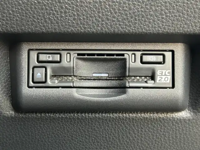 トヨタ ランドクルーザー ２５０ ZX 千葉県 2024(令6)年 0.7万km アバンギャルドブロンズメタリック 登録時走行距離：6619km/サンルーフ　/純正１２型ディスプレイオーディオplus/ＪＢＬサウンド　/マルチテレインセレクト/デジタルインナーミラー/トヨタセーフティセンス/プリクラッシュセーフティ/緊急時操舵支援（アクティブ操舵機能付）＋フロントクロストラフィックアラート［FCTA］＋レーンチェンジアシスト［LCA］/レーントレーシングアシスト［LTA］/レーンディパーチャーアラート［LDA］/レーダークルーズコントロール（全車速追従機能付）/アダプティブハイビームシステム［AHS］/オートマチックハイビーム［AHB］/ロードサインアシスト［RSA］/ドライバー異常時対応システム/プロアクティブドライビングアシスト［PDA］/発進遅れ告知機能［TMN］　/ブラインドスポットモニター/パノラミックビューモニター　/ヘッドアップディスプレイ　/プロジェクター式３眼ＬＥＤヘッドライト　/純正２０インチホイール/フルセグテレビ/アイドリングストップ/ウィンカーミラー/パワーバックドア/ビルトインETC2.0