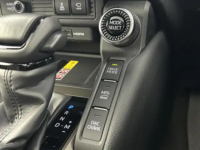 トヨタ ランドクルーザー ２５０ ZX 千葉県 2024(令6)年 0.7万km アバンギャルドブロンズメタリック 登録時走行距離：6619km/サンルーフ　/純正１２型ディスプレイオーディオplus/ＪＢＬサウンド　/マルチテレインセレクト/デジタルインナーミラー/トヨタセーフティセンス/プリクラッシュセーフティ/緊急時操舵支援（アクティブ操舵機能付）＋フロントクロストラフィックアラート［FCTA］＋レーンチェンジアシスト［LCA］/レーントレーシングアシスト［LTA］/レーンディパーチャーアラート［LDA］/レーダークルーズコントロール（全車速追従機能付）/アダプティブハイビームシステム［AHS］/オートマチックハイビーム［AHB］/ロードサインアシスト［RSA］/ドライバー異常時対応システム/プロアクティブドライビングアシスト［PDA］/発進遅れ告知機能［TMN］　/ブラインドスポットモニター/パノラミックビューモニター　/ヘッドアップディスプレイ　/プロジェクター式３眼ＬＥＤヘッドライト　/純正２０インチホイール/フルセグテレビ/アイドリングストップ/ウィンカーミラー/パワーバックドア/ビルトインETC2.0