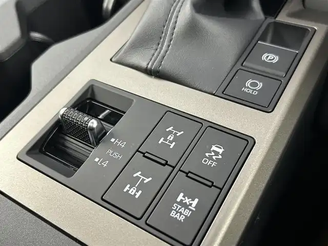 トヨタ ランドクルーザー ２５０ ZX 千葉県 2024(令6)年 0.7万km アバンギャルドブロンズメタリック 登録時走行距離：6619km/サンルーフ　/純正１２型ディスプレイオーディオplus/ＪＢＬサウンド　/マルチテレインセレクト/デジタルインナーミラー/トヨタセーフティセンス/プリクラッシュセーフティ/緊急時操舵支援（アクティブ操舵機能付）＋フロントクロストラフィックアラート［FCTA］＋レーンチェンジアシスト［LCA］/レーントレーシングアシスト［LTA］/レーンディパーチャーアラート［LDA］/レーダークルーズコントロール（全車速追従機能付）/アダプティブハイビームシステム［AHS］/オートマチックハイビーム［AHB］/ロードサインアシスト［RSA］/ドライバー異常時対応システム/プロアクティブドライビングアシスト［PDA］/発進遅れ告知機能［TMN］　/ブラインドスポットモニター/パノラミックビューモニター　/ヘッドアップディスプレイ　/プロジェクター式３眼ＬＥＤヘッドライト　/純正２０インチホイール/フルセグテレビ/アイドリングストップ/ウィンカーミラー/パワーバックドア/ビルトインETC2.0