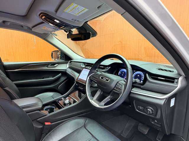 クライスラー・ジープ ジープ グランドチェロキーＬ リミテッド 千葉県 2022(令4)年 2.8万km ブライトホワイトクリアコート パノラマSR　/ACC　/黒革シート　/HUD　/ナビ　/TV　/360°CarPlay　/Bluetooth接続　/ALPINEサウンド/電動シート　/シートヒーター　/オートハイビーム　/LEDヘッドライト　/衝突軽減B　/BSM　/LKA　/ドラレコ　/ETC