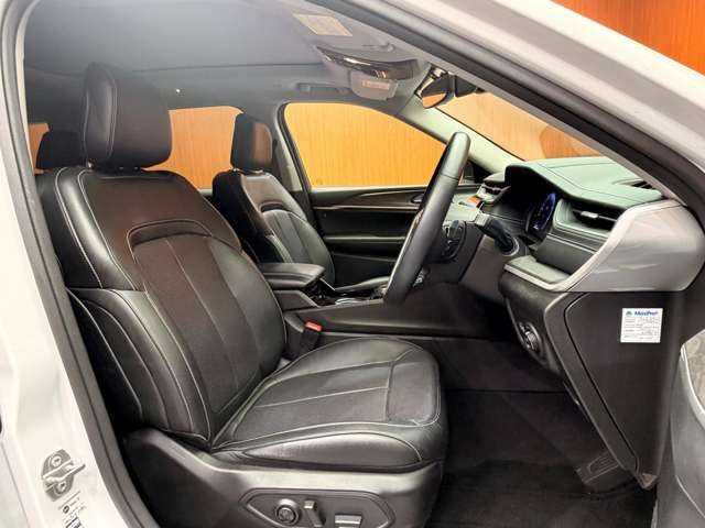 クライスラー・ジープ ジープ グランドチェロキーＬ リミテッド 千葉県 2022(令4)年 2.8万km ブライトホワイトクリアコート パノラマSR　/ACC　/黒革シート　/HUD　/ナビ　/TV　/360°CarPlay　/Bluetooth接続　/ALPINEサウンド/電動シート　/シートヒーター　/オートハイビーム　/LEDヘッドライト　/衝突軽減B　/BSM　/LKA　/ドラレコ　/ETC