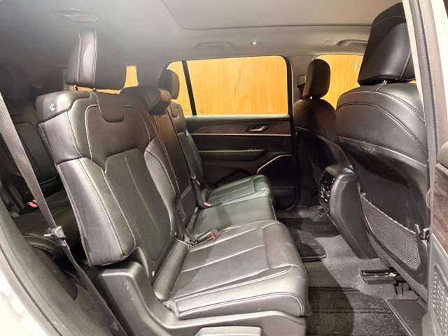 クライスラー・ジープ ジープ グランドチェロキーＬ リミテッド 千葉県 2022(令4)年 2.8万km ブライトホワイトクリアコート パノラマSR　/ACC　/黒革シート　/HUD　/ナビ　/TV　/360°CarPlay　/Bluetooth接続　/ALPINEサウンド/電動シート　/シートヒーター　/オートハイビーム　/LEDヘッドライト　/衝突軽減B　/BSM　/LKA　/ドラレコ　/ETC