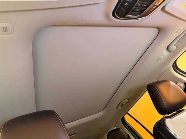 クライスラー・ジープ ジープ グランドチェロキーＬ リミテッド 千葉県 2022(令4)年 2.8万km ブライトホワイトクリアコート パノラマSR　/ACC　/黒革シート　/HUD　/ナビ　/TV　/360°CarPlay　/Bluetooth接続　/ALPINEサウンド/電動シート　/シートヒーター　/オートハイビーム　/LEDヘッドライト　/衝突軽減B　/BSM　/LKA　/ドラレコ　/ETC