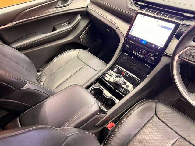 クライスラー・ジープ ジープ グランドチェロキーＬ リミテッド 千葉県 2022(令4)年 2.8万km ブライトホワイトクリアコート パノラマSR　/ACC　/黒革シート　/HUD　/ナビ　/TV　/360°CarPlay　/Bluetooth接続　/ALPINEサウンド/電動シート　/シートヒーター　/オートハイビーム　/LEDヘッドライト　/衝突軽減B　/BSM　/LKA　/ドラレコ　/ETC