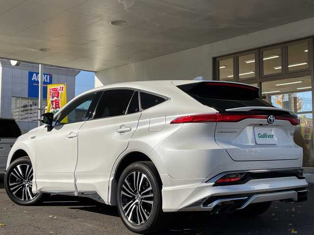 トヨタ ハリアー ＰＨＥＶ Z 岐阜県 2023(令5)年 3万km プラチナホワイトパールマイカ /ワンオーナー//モデリスタ//JBLプレミアムサウンド//純正12.3インチディスプレイオーディオ(ナビキット付き)//フルセグTV//調光パノラマルーフ//アラウンドビューモニター//ブラインドスポットモニター//デジタルインナーミラー//トヨタセーフティセンス/(プリクラッシュセーフティ)/(レーントレーシングアシスト)/(レーンディパーチャーアラート)/(レーダークルーズコントロール)/(アダプティブハイビームシステム)//パワーバックドア//前席パワーシート//前席シートベンチレーション//全席シートヒーター//レザーシート//置くだけ充電//100V電源//ビルトインETC2.0//純正19インチAW//スペアキー
