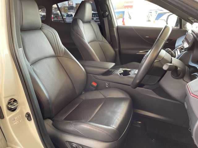 トヨタ ハリアー ＰＨＥＶ Z 岐阜県 2023(令5)年 3万km プラチナホワイトパールマイカ /ワンオーナー//モデリスタ//JBLプレミアムサウンド//純正12.3インチディスプレイオーディオ(ナビキット付き)//フルセグTV//調光パノラマルーフ//アラウンドビューモニター//ブラインドスポットモニター//デジタルインナーミラー//トヨタセーフティセンス/(プリクラッシュセーフティ)/(レーントレーシングアシスト)/(レーンディパーチャーアラート)/(レーダークルーズコントロール)/(アダプティブハイビームシステム)//パワーバックドア//前席パワーシート//前席シートベンチレーション//全席シートヒーター//レザーシート//置くだけ充電//100V電源//ビルトインETC2.0//純正19インチAW//スペアキー