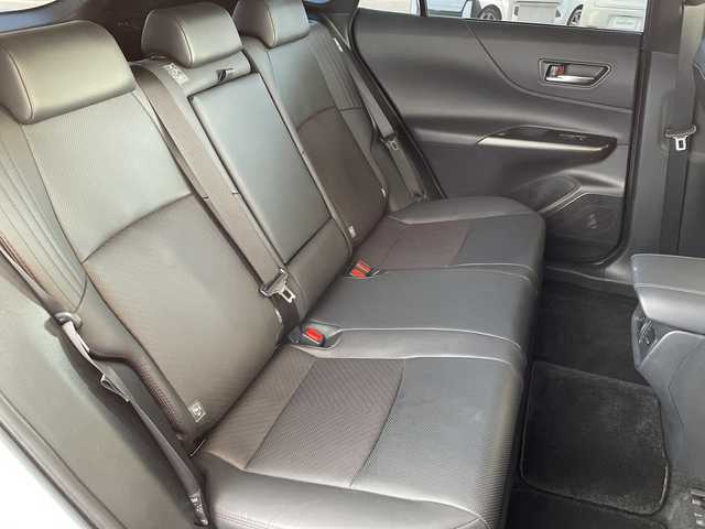 トヨタ ハリアー ＰＨＥＶ Z 岐阜県 2023(令5)年 3万km プラチナホワイトパールマイカ /ワンオーナー//モデリスタ//JBLプレミアムサウンド//純正12.3インチディスプレイオーディオ(ナビキット付き)//フルセグTV//調光パノラマルーフ//アラウンドビューモニター//ブラインドスポットモニター//デジタルインナーミラー//トヨタセーフティセンス/(プリクラッシュセーフティ)/(レーントレーシングアシスト)/(レーンディパーチャーアラート)/(レーダークルーズコントロール)/(アダプティブハイビームシステム)//パワーバックドア//前席パワーシート//前席シートベンチレーション//全席シートヒーター//レザーシート//置くだけ充電//100V電源//ビルトインETC2.0//純正19インチAW//スペアキー