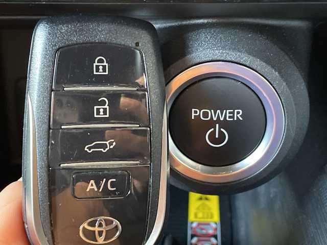 トヨタ ハリアー ＰＨＥＶ Z 岐阜県 2023(令5)年 3万km プラチナホワイトパールマイカ /ワンオーナー//モデリスタ//JBLプレミアムサウンド//純正12.3インチディスプレイオーディオ(ナビキット付き)//フルセグTV//調光パノラマルーフ//アラウンドビューモニター//ブラインドスポットモニター//デジタルインナーミラー//トヨタセーフティセンス/(プリクラッシュセーフティ)/(レーントレーシングアシスト)/(レーンディパーチャーアラート)/(レーダークルーズコントロール)/(アダプティブハイビームシステム)//パワーバックドア//前席パワーシート//前席シートベンチレーション//全席シートヒーター//レザーシート//置くだけ充電//100V電源//ビルトインETC2.0//純正19インチAW//スペアキー