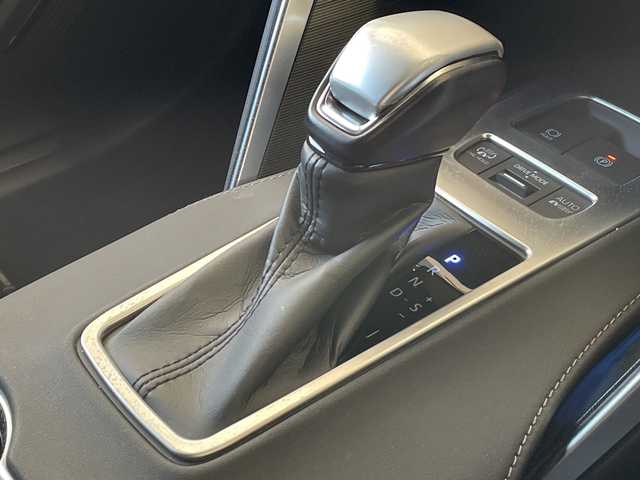 トヨタ ハリアー ＰＨＥＶ Z 岐阜県 2023(令5)年 3万km プラチナホワイトパールマイカ /ワンオーナー//モデリスタ//JBLプレミアムサウンド//純正12.3インチディスプレイオーディオ(ナビキット付き)//フルセグTV//調光パノラマルーフ//アラウンドビューモニター//ブラインドスポットモニター//デジタルインナーミラー//トヨタセーフティセンス/(プリクラッシュセーフティ)/(レーントレーシングアシスト)/(レーンディパーチャーアラート)/(レーダークルーズコントロール)/(アダプティブハイビームシステム)//パワーバックドア//前席パワーシート//前席シートベンチレーション//全席シートヒーター//レザーシート//置くだけ充電//100V電源//ビルトインETC2.0//純正19インチAW//スペアキー