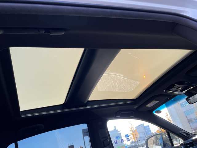 トヨタ ハリアー ＰＨＥＶ Z 岐阜県 2023(令5)年 3万km プラチナホワイトパールマイカ /ワンオーナー//モデリスタ//JBLプレミアムサウンド//純正12.3インチディスプレイオーディオ(ナビキット付き)//フルセグTV//調光パノラマルーフ//アラウンドビューモニター//ブラインドスポットモニター//デジタルインナーミラー//トヨタセーフティセンス/(プリクラッシュセーフティ)/(レーントレーシングアシスト)/(レーンディパーチャーアラート)/(レーダークルーズコントロール)/(アダプティブハイビームシステム)//パワーバックドア//前席パワーシート//前席シートベンチレーション//全席シートヒーター//レザーシート//置くだけ充電//100V電源//ビルトインETC2.0//純正19インチAW//スペアキー