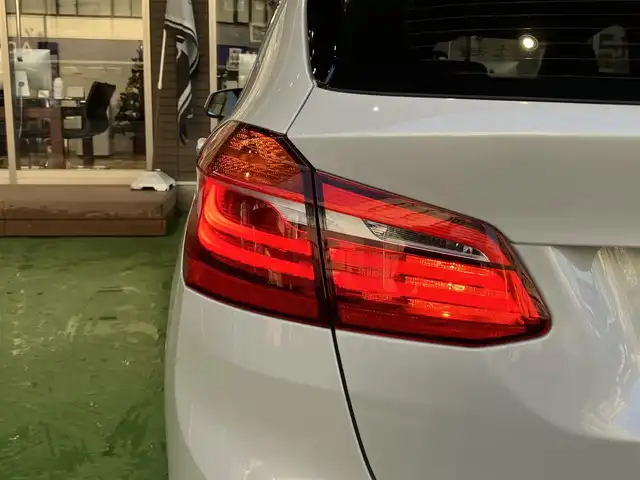 ＢＭＷ ＢＭＷ ２１８ｄ アクティブツアラー ラグジュアリー 神奈川県 2021(令3)年 1.2万km ミネラルホワイト ワンオーナー/新車時保証書/取扱説明書/パーキングサポートパッケージ/コンフォートパッケージ/・オートマチックテールゲート/・コンフォートアクセス/・ライトパッケージ/純正HDDナビ/USB/Bluetooth/バックカメラ/PDC/パーキングアシスト/LEDヘッドライト/電動フロントシート/シートヒーター