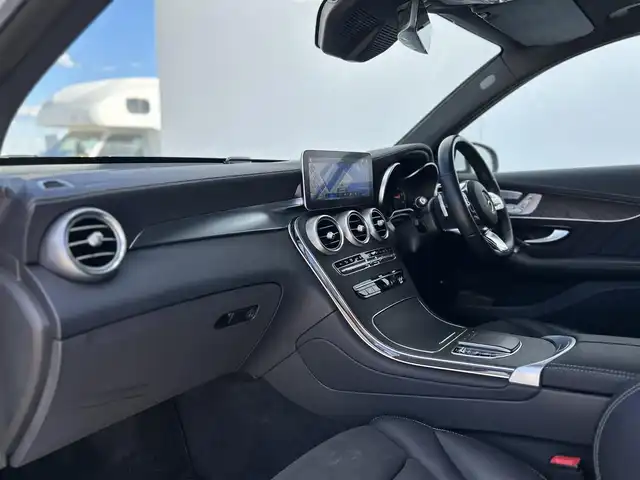 メルセデス・ベンツ ＧＬＣ２２０ d 4マチック AMGライン 東京都 2022(令4)年 1.9万km ポーラホワイト 純正ナビ/フルセグTV/360°カメラ/ETC/前後ドラレコ/RSP/・ACC/・LKA/・BSM/パノラマSR/パワーシート/シートヒーター/パワーバックドア/スマートキー/プッシュスタート