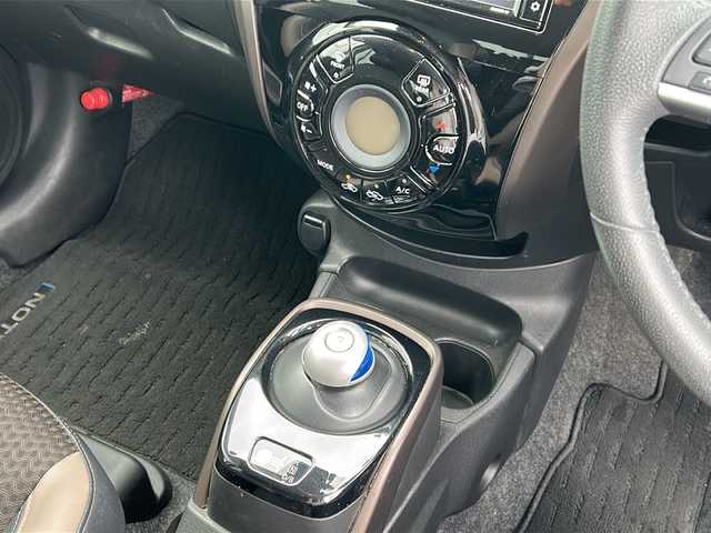 日産 ノート e－パワー メダリスト 愛知県 2020(令2)年 3.8万km ブリリアントホワイトパール 純正SDナビ/フルセグTV/Bluetooth再生/全方位カメラ/前方ドライブレコーダー/レーダークルーズコントロール/衝突軽減システム/クリアランスソナー/ETC/ハーフレザーシート/スマートキー/オートライト/LEDヘッドライト/フォグランプ