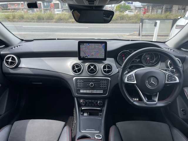 メルセデス・ベンツ ＣＬＡ１８０ Sブレイク AMG スタイル 三重県 2018(平30)年 5.2万km ポーラホワイト レーダーセーフティパッケージ/・ブラインドスポットアシスト/・ディスタンスパイロットディストロニック/・レーンキーピングアシスト/・PRE-SAFE/AMGプレミアムパッケージ/・パノラミックスライディングルーフ/・225/40R18インチAMG製AW/・コンビシート/・D/N席パワーシート/・トランクスルー/・harman/kardonロジック7サラウンドシステム/1オーナー/ターボ/純正ナビ/フルセグTV/【CD/DVD/SD/Bluetooth】/バックカメラ/ドライブレコーダー/パドルシフト/D/N席シートヒーター/クルーズコントロール/オートライト/LEDヘッドランプ/AW/スタッドレスセット積込/プッシュスタート/スマートキー/スペアキー/純正フロアマット