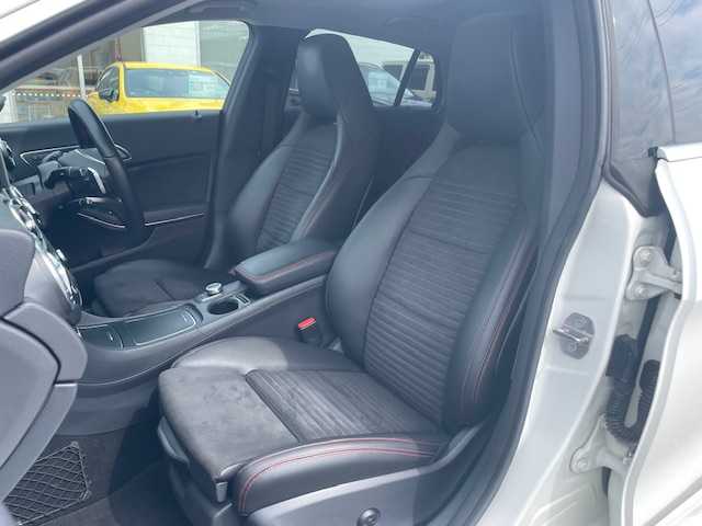 メルセデス・ベンツ ＣＬＡ１８０ Sブレイク AMG スタイル 三重県 2018(平30)年 5.2万km ポーラホワイト レーダーセーフティパッケージ/・ブラインドスポットアシスト/・ディスタンスパイロットディストロニック/・レーンキーピングアシスト/・PRE-SAFE/AMGプレミアムパッケージ/・パノラミックスライディングルーフ/・225/40R18インチAMG製AW/・コンビシート/・D/N席パワーシート/・トランクスルー/・harman/kardonロジック7サラウンドシステム/1オーナー/ターボ/純正ナビ/フルセグTV/【CD/DVD/SD/Bluetooth】/バックカメラ/ドライブレコーダー/パドルシフト/D/N席シートヒーター/クルーズコントロール/オートライト/LEDヘッドランプ/AW/スタッドレスセット積込/プッシュスタート/スマートキー/スペアキー/純正フロアマット
