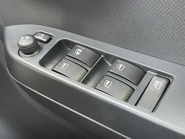 ダイハツ ミラ イース X SAⅢ 滋賀県 2018(平30)年 0.5万km マゼンタベリーマイカM ワンオーナー/スマートアシスト３/社外ポータブルナビ/純正CD/USB/AUX/純正シートカバー/衝突軽減ブレーキ/車線逸脱警報/先行車発進告知/誤発進抑制制御機能/オートハイビーム/LEDヘッドライト/コーナーセンサー/キーレス/H30/R1/2/3/4/5/6/7年ディーラー整備記録/保証書・取説あり