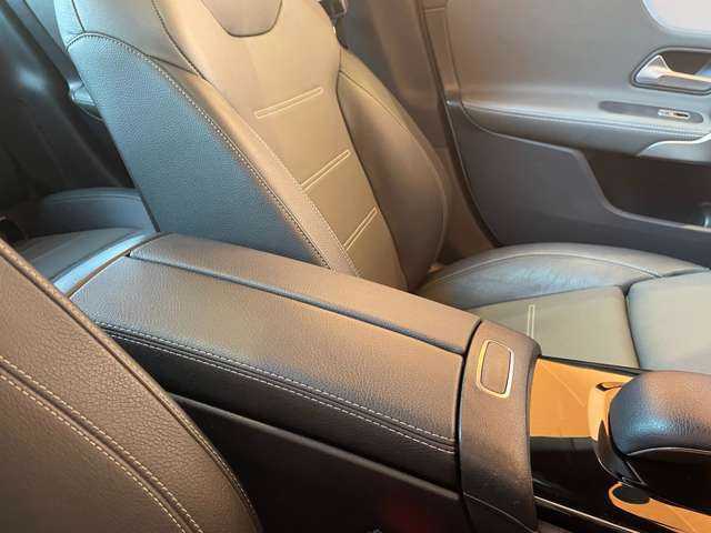 メルセデス・ベンツ ＣＬＡ２００ｄ AMGライン 愛知県 2019(令1)年 5.1万km ポーラホワイト パノラミックスライディングルーフ /レザーエクスクルーシブパッケージ /アドバンスドパッケージ /レーダーセーフティパッケージ /ACC /ブラインドスポットアシスト /レーンキープアシスト /純正ナビ /フルセグTV /360度カメラ /黒革シート /シートヒーター /アンビエントライト /ETC