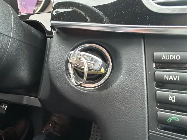 メルセデス・ベンツ Ｅ６３ ワゴン 4マチック 茨城県 2013(平25)年 7.5万km ダイヤモンドホワイト 4WD/ワンオーナー/サンルーフ/純正ナビ/フルセグTV/パワーバックドア/バックカメラ/ETC/パークトロニック/レーダーパッケージ/ツインターボ/LEDヘッドランプ/革巻きステアリング/パドルシフト/ナッパ革シート/全席シートヒーター/前席パワーシート/ハーマンカードンサラウンドシステム/純正19インチアルミホイール/キーレスゴー/禁煙車