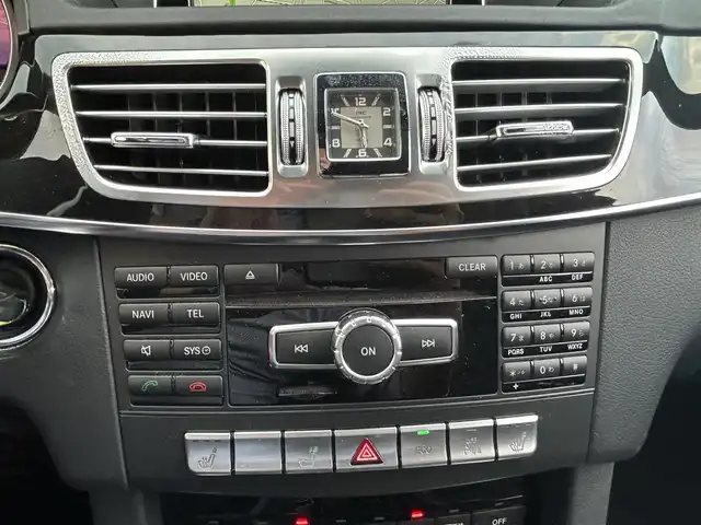 メルセデス・ベンツ Ｅ６３ ワゴン 4マチック 茨城県 2013(平25)年 7.5万km ダイヤモンドホワイト 4WD/ワンオーナー/サンルーフ/純正ナビ/フルセグTV/パワーバックドア/バックカメラ/ETC/パークトロニック/レーダーパッケージ/ツインターボ/LEDヘッドランプ/革巻きステアリング/パドルシフト/ナッパ革シート/全席シートヒーター/前席パワーシート/ハーマンカードンサラウンドシステム/純正19インチアルミホイール/キーレスゴー/禁煙車