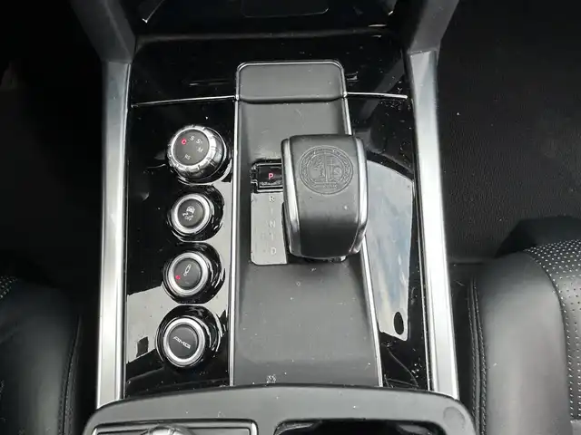 メルセデス・ベンツ Ｅ６３ ワゴン 4マチック 茨城県 2013(平25)年 7.5万km ダイヤモンドホワイト 4WD/ワンオーナー/サンルーフ/純正ナビ/フルセグTV/パワーバックドア/バックカメラ/ETC/パークトロニック/レーダーパッケージ/ツインターボ/LEDヘッドランプ/革巻きステアリング/パドルシフト/ナッパ革シート/全席シートヒーター/前席パワーシート/ハーマンカードンサラウンドシステム/純正19インチアルミホイール/キーレスゴー/禁煙車