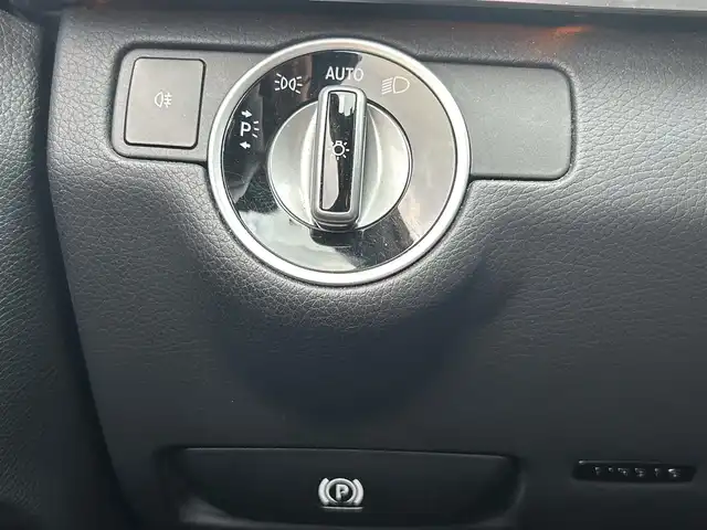 メルセデス・ベンツ Ｅ６３ ワゴン 4マチック 茨城県 2013(平25)年 7.5万km ダイヤモンドホワイト 4WD/ワンオーナー/サンルーフ/純正ナビ/フルセグTV/パワーバックドア/バックカメラ/ETC/パークトロニック/レーダーパッケージ/ツインターボ/LEDヘッドランプ/革巻きステアリング/パドルシフト/ナッパ革シート/全席シートヒーター/前席パワーシート/ハーマンカードンサラウンドシステム/純正19インチアルミホイール/キーレスゴー/禁煙車